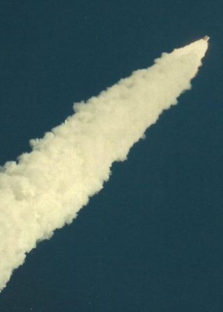 Illustration for article titled Long-Forgotten Photographs Reveal Challenger Disaster As It Happened